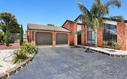 27 Papworth Pl, Meadow Heights VIC 3048