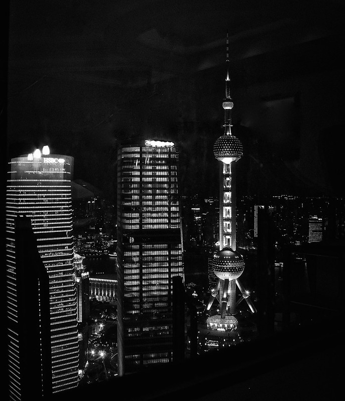Shanghai at Night<br/>© <a href="https://flickr.com/people/53473597@N06" target="_blank" rel="nofollow">53473597@N06</a> (<a href="https://flickr.com/photo.gne?id=14270719043" target="_blank" rel="nofollow">Flickr</a>)