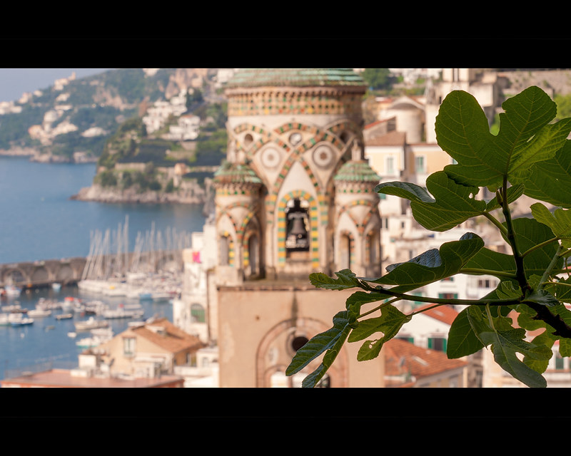 View of the Cattedrale di Sant'Andrea and the harbor<br/>© <a href="https://flickr.com/people/67148485@N02" target="_blank" rel="nofollow">67148485@N02</a> (<a href="https://flickr.com/photo.gne?id=14212136305" target="_blank" rel="nofollow">Flickr</a>)