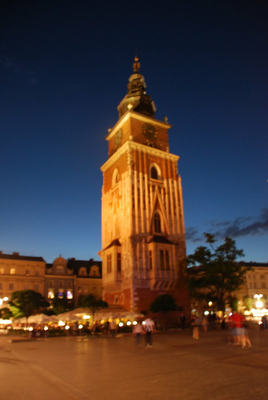 Town hall tower<br/>© <a href="https://flickr.com/people/77939098@N04" target="_blank" rel="nofollow">77939098@N04</a> (<a href="https://flickr.com/photo.gne?id=14249169730" target="_blank" rel="nofollow">Flickr</a>)