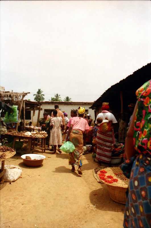 Togo West Africa Village Market Togolese ladies close to Palimé formerly known as Kpalimé a city in Plateaux Region Togo near the Ghanaian border 24 April 1999 077<br/>© <a href="https://flickr.com/people/41087279@N00" target="_blank" rel="nofollow">41087279@N00</a> (<a href="https://flickr.com/photo.gne?id=13946080943" target="_blank" rel="nofollow">Flickr</a>)