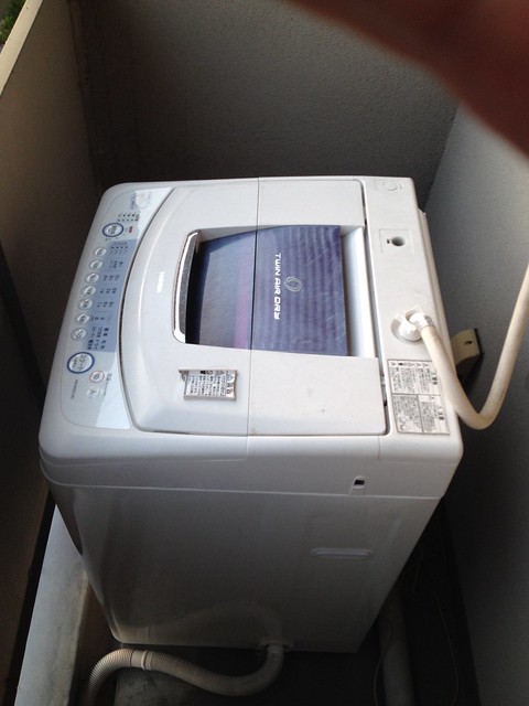 くださいさん洗濯機は、屋外使用をしている...