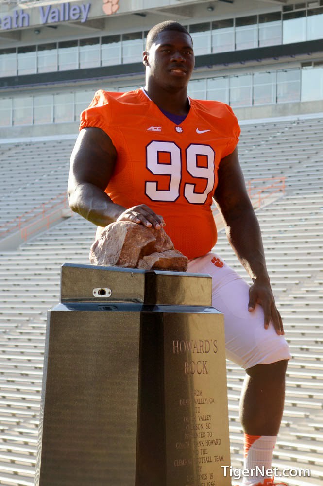 Clemson Football Photo of DeShawn Williams and teamphotos