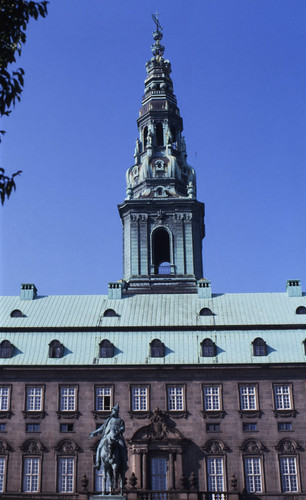 384DK Christiansborg Slot • <a style="font-size:0.8em;" href="http://www.flickr.com/photos/69570948@N04/15136233780/" target="_blank">Auf Flickr ansehen</a>