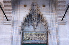 Süleymaniye, inscription and muqarnas above door