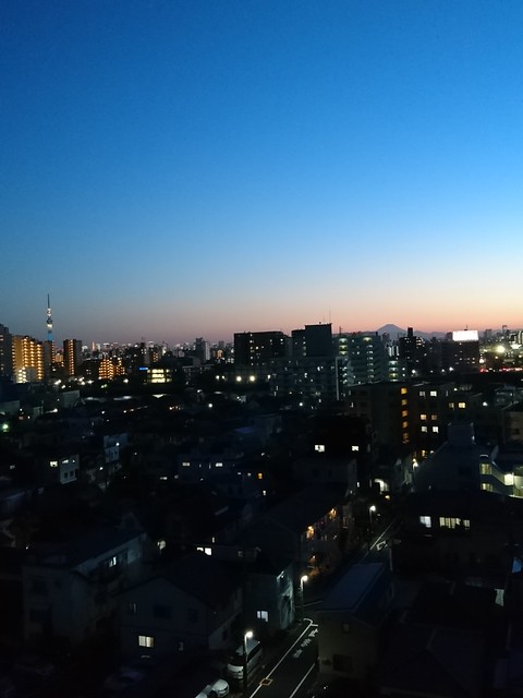 昨日、夕暮れ時に富士山が見えたので撮って...