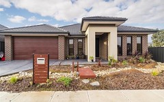 8 Canons Crescent, Wyndham Vale VIC